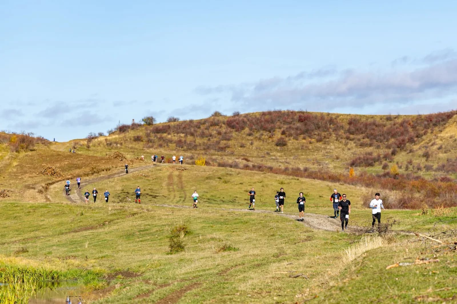 Alergători la startul Monor Trail Run 2025