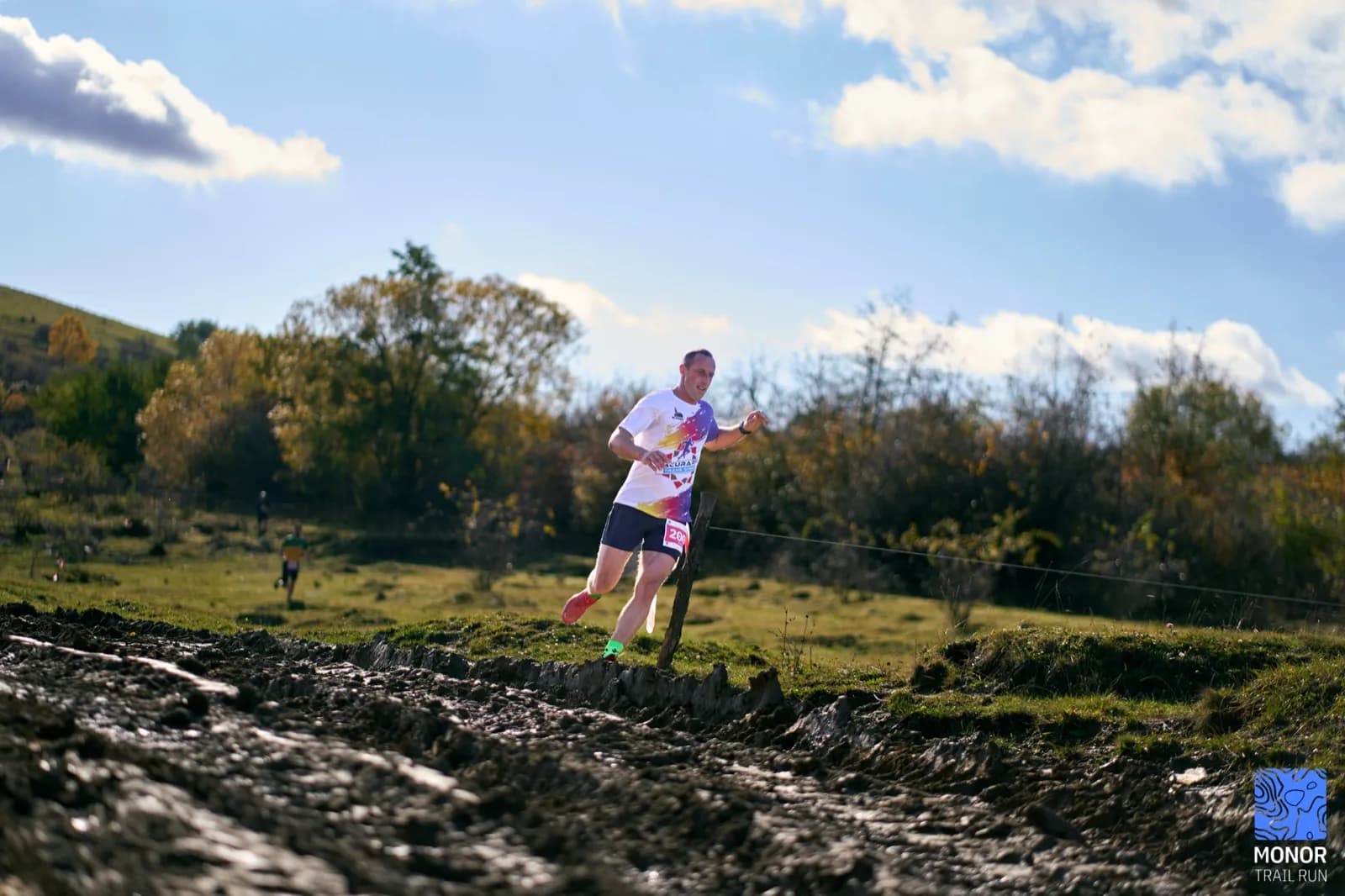 Grup de alergători pe creasta Monorului ediția 2025